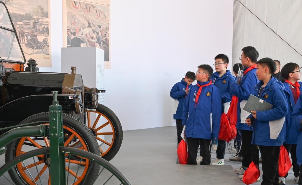 云开体育-魔都眼｜上海汽车文化节联动F1启幕，这些经典车头你认识吗